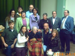 Los vecinos rinden un homenaje a la centenaria Rosina Rodríguez