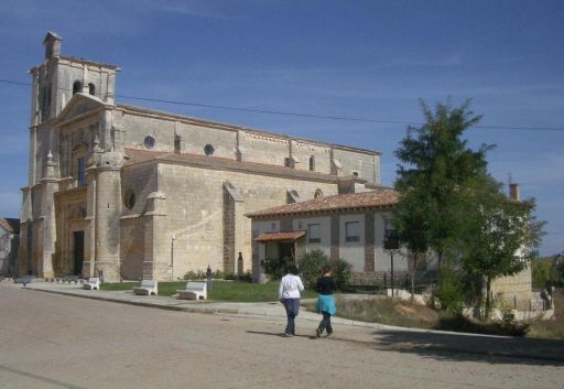 La iglesia y la casa parroquial
