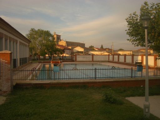 Piscina desde el cesped